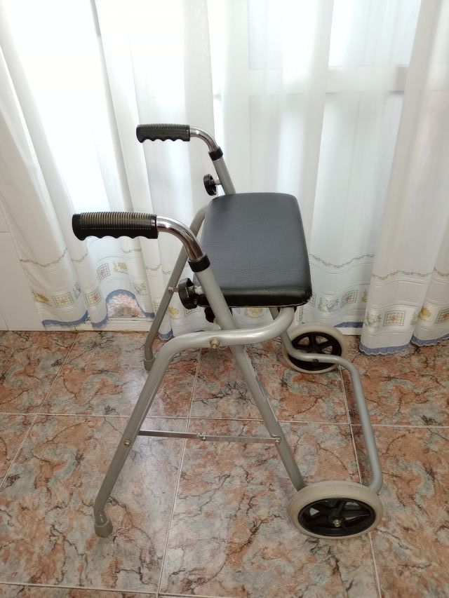 Andador para personas mayores