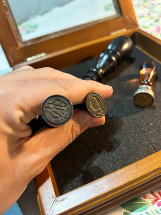 8 Sellos de lacre vintage y un mango material nobl