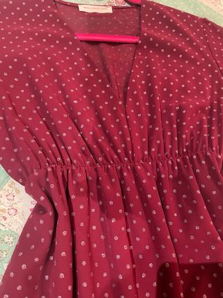 Vestido mini granate con topos dorados