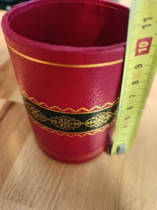 Lapicero de piel vintage con detalles dorados