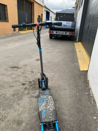 Patinete eléctrico con frenos cambiados