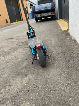 Patinete eléctrico con frenos cambiados