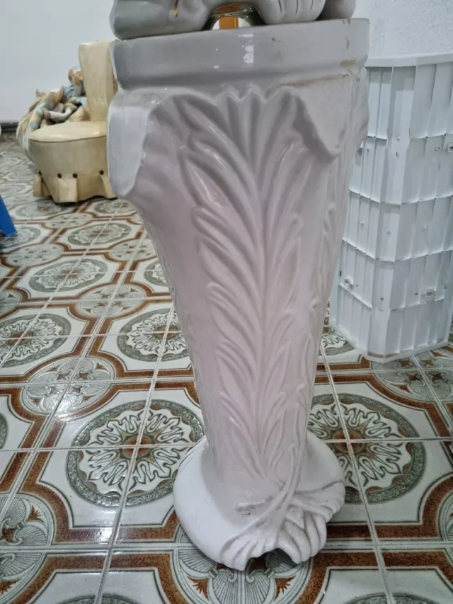 Macetero de cerámica con rosas