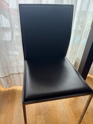 Mesa comedor madera extensible a2m y 4 sillas piel
