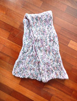 Sciarpa rosa melange realizzata a mano con filato