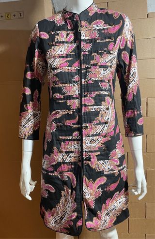 Abrigo ligero Almatrichi talla L vestido estampado