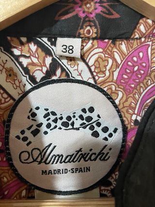 Abrigo ligero Almatrichi talla L vestido estampado