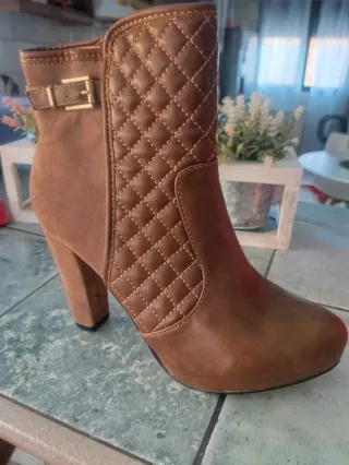 Botines de tacón elegantes marrones