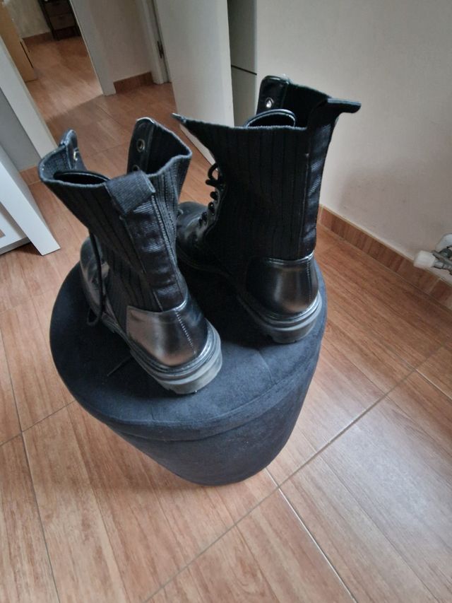 Botas negras de caña alta