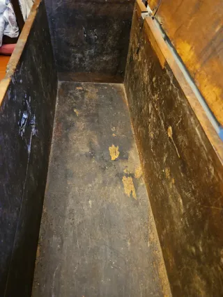 Bonito Arca Castellano Antiguo Madera y Metal.