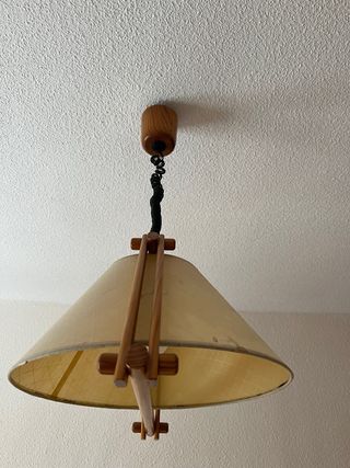 Lámpara de techo de papel y madera