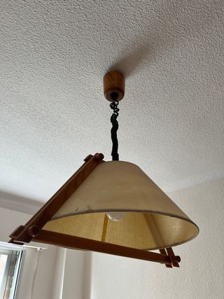 Lámpara de techo de papel y madera