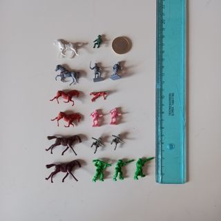 Lotto Cavallini e Soldatini Giocattolo anni 70