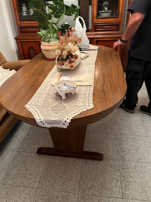 Tavolo da pranzo ovale allungabile in legno