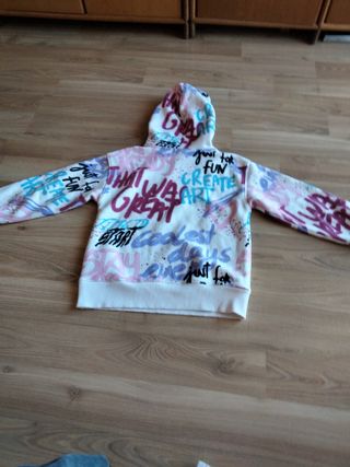 Sudadera Zara graffiti multicolor Niña