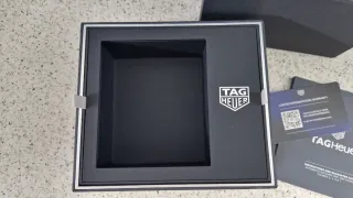 Estuche,  manual y tarjeta Tag Heuer