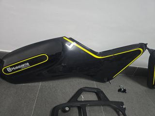 Plasticas husqvarna svartpilen 401 2019.