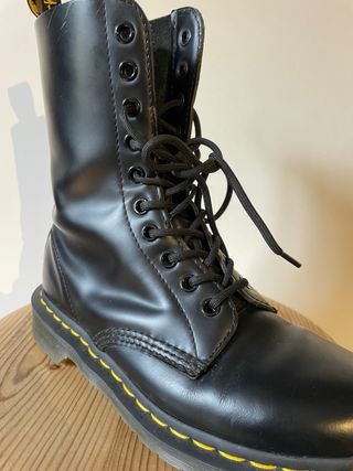 Botas Dr. Martens 1490 10 ojales T38