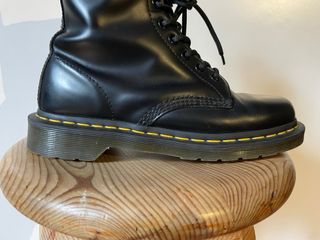 Botas Dr. Martens 1490 10 ojales T38