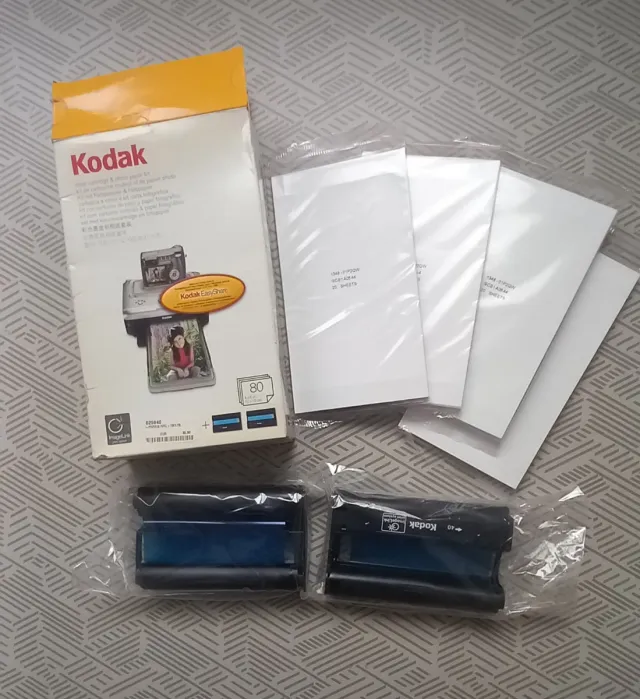 Kodak V610 + Impresora PP300 + Kit fotos.