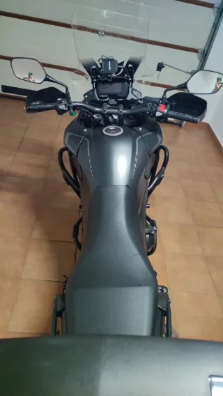 Honda CB500X 2022 Negra con Baúl Givi 47 L