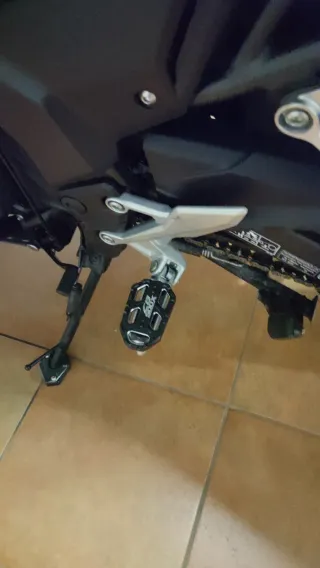 Honda CB500X 2022 Negra con Baúl Givi 47 L