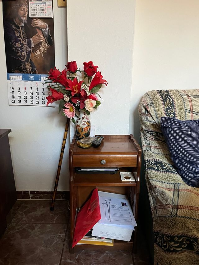 Cabina telefonica vintage in legno