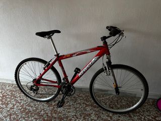 Bicicleta de montaña NEWSTAR roja