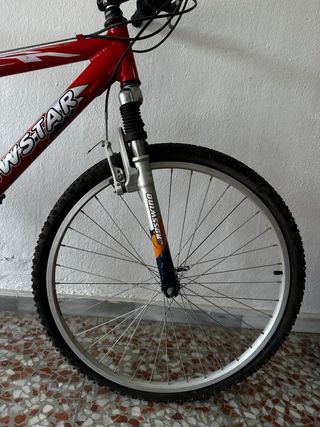 Bicicleta de montaña NEWSTAR roja