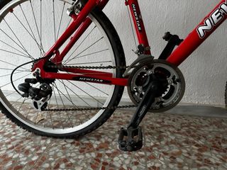 Bicicleta de montaña NEWSTAR roja
