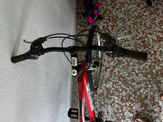 Bicicleta de montaña NEWSTAR roja
