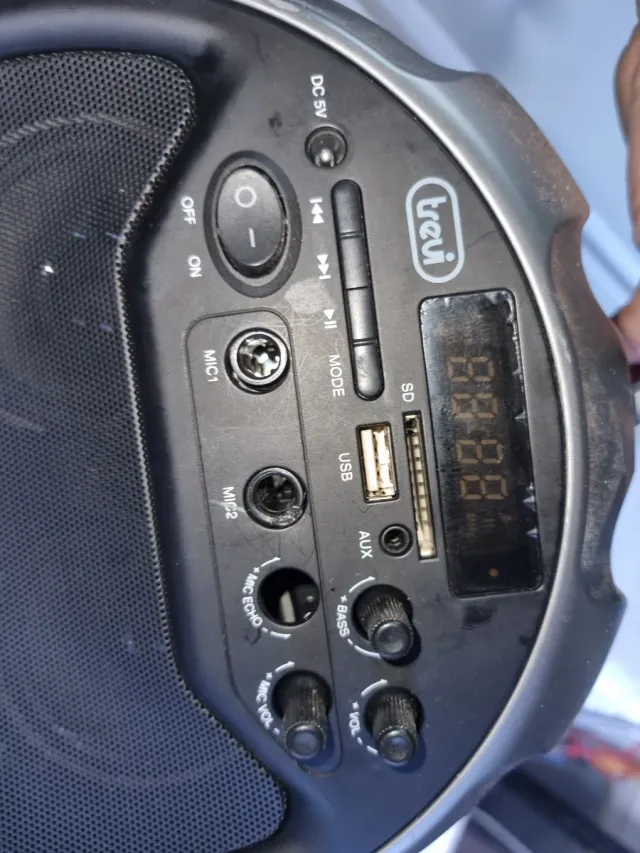 Cassa acustica Trevi manca caricabatteria