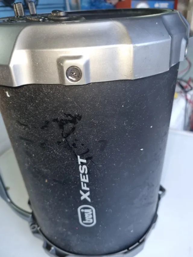 Cassa acustica Trevi manca caricabatteria