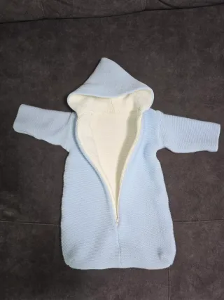 Saco bebé azul con capucha