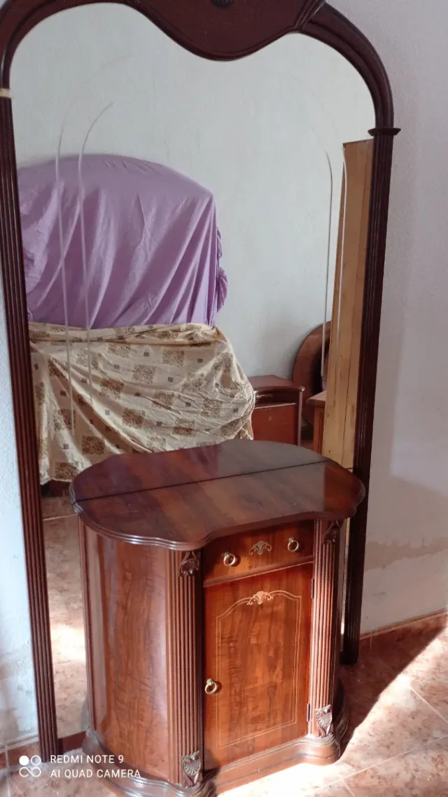 Mobile in legno con specchio