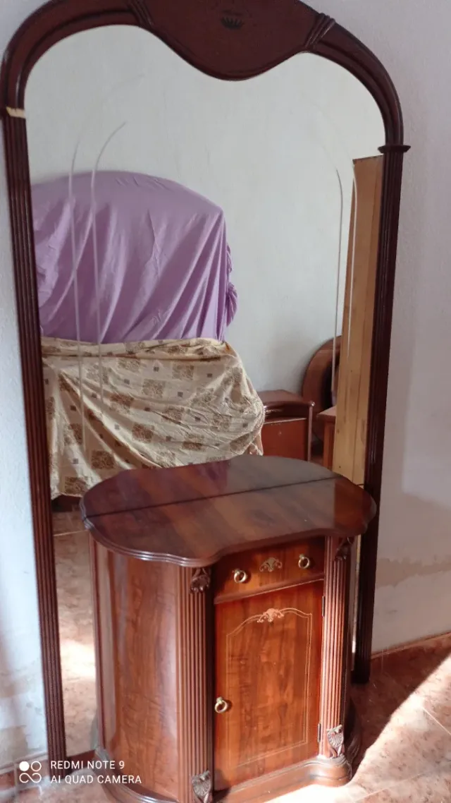 Mobile in legno con specchio