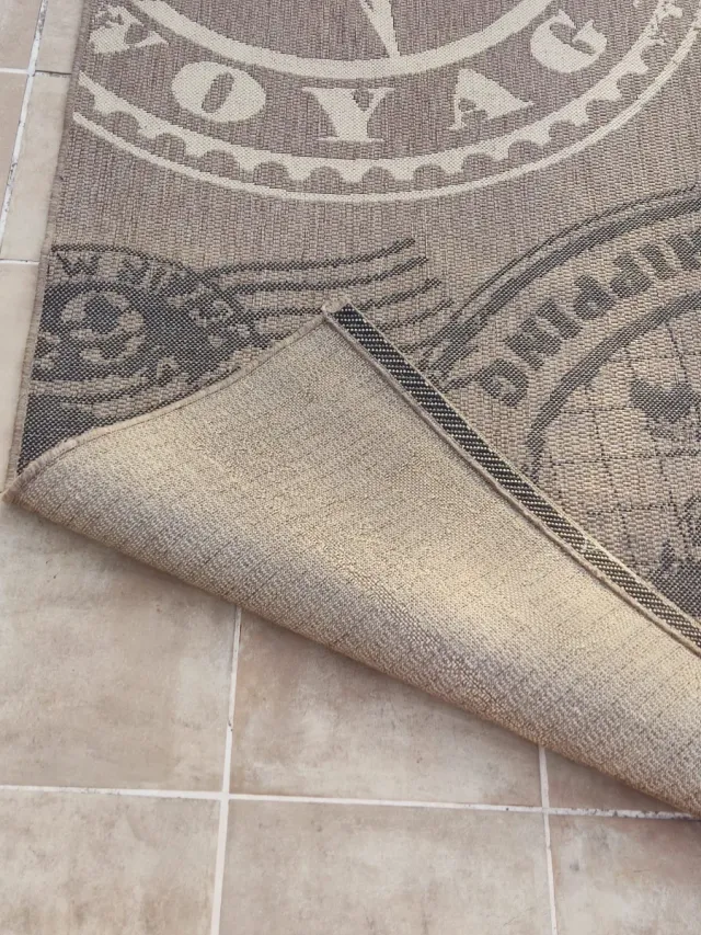 Alfombra Estampada Sellos Beige y Marrón