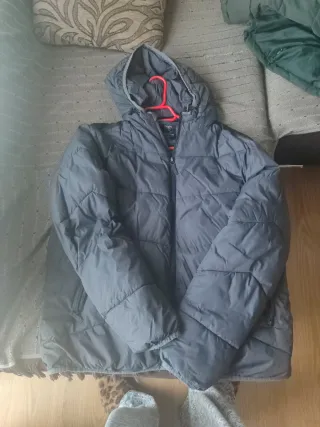 Abrigo acolchado gris hombre