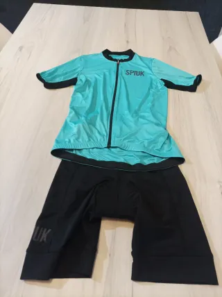 Maillot y culotte ciclismo SPIUK