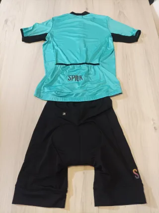 Maillot y culotte ciclismo SPIUK
