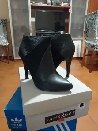 Stivaletti neri tacco alto