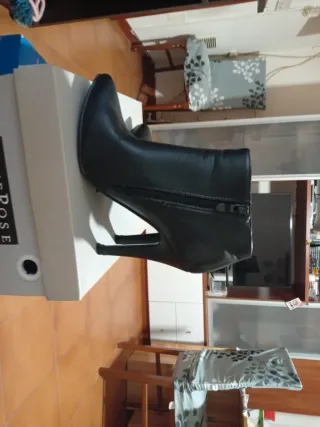 Stivaletti neri tacco alto