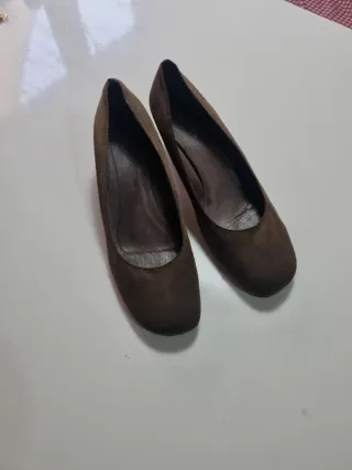 Bailarinas cuña ante verde