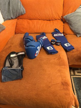 Guantes de boxeo Fila y espinilleras