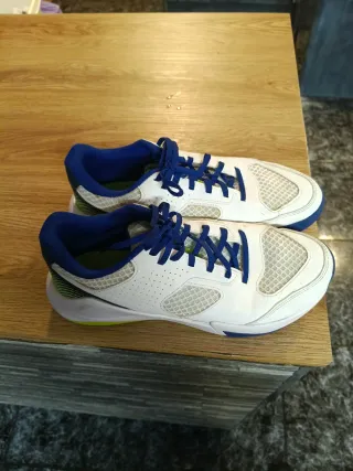 Zapatillas Balonmano Kipsta Talla 42.