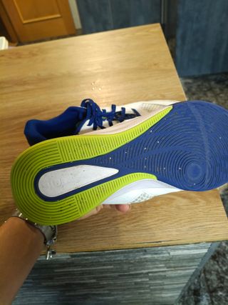Zapatillas Balonmano Kipsta Talla 42.