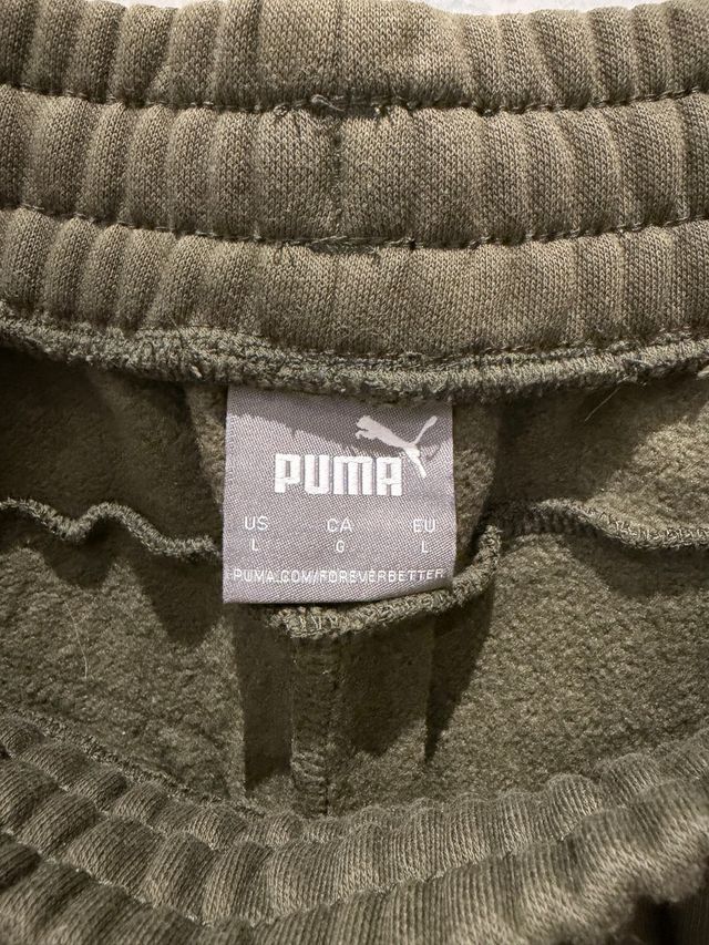 Chándal Puma Beige con Detalles Dorados