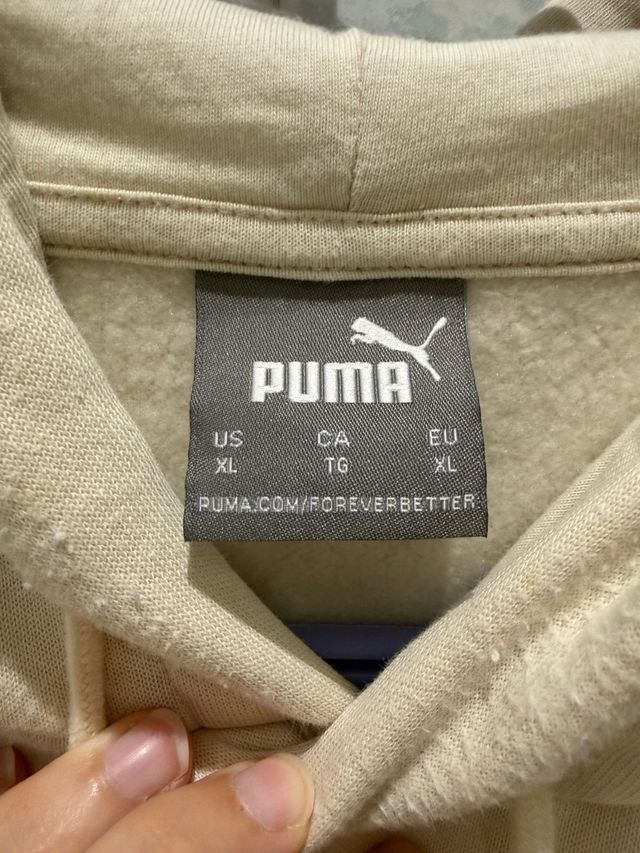 Chándal Puma Beige con Detalles Dorados