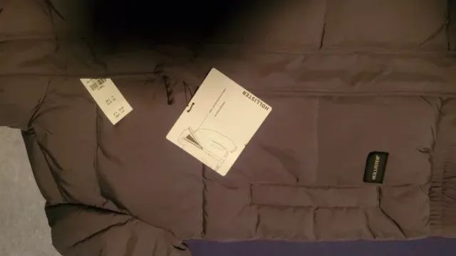 Chaqueta Hollister acolchada cuello alto gris