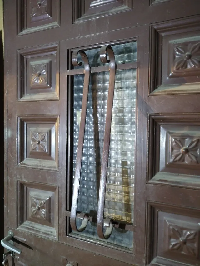 Puerta de Hierro Marrón